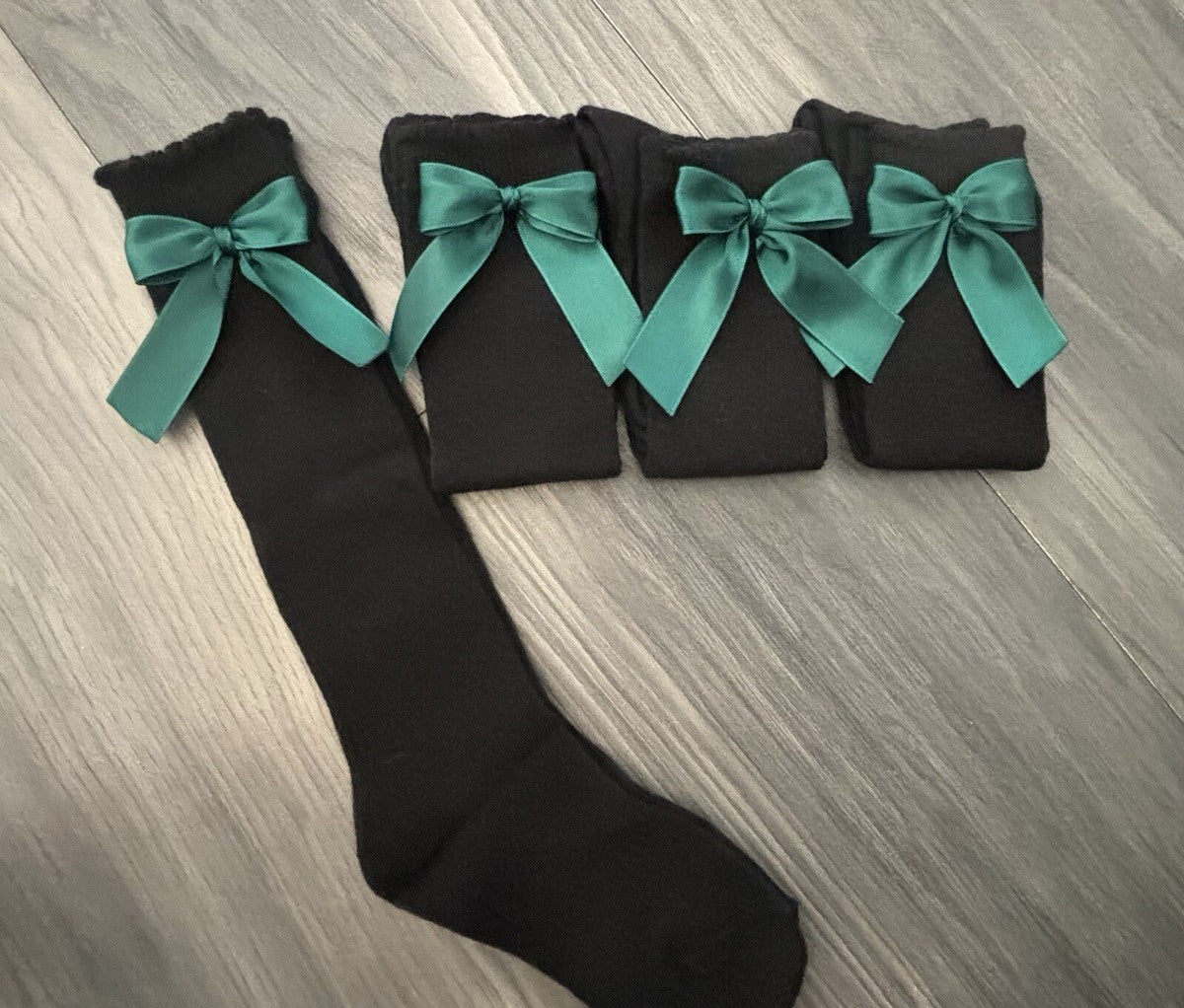 CARLOMAGNO UKG2 Bottle Green Ribbon Bow Socks